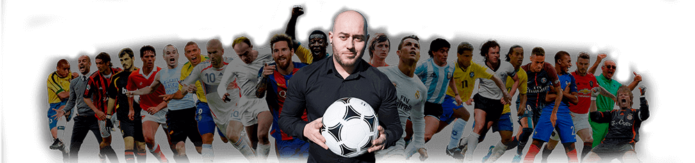 Periodista deportivo con balón rodeado de leyendas y mejores jugadores de la historia del fútbol